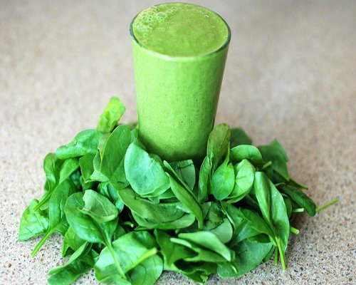 fresh spinach and green leafy vegetables